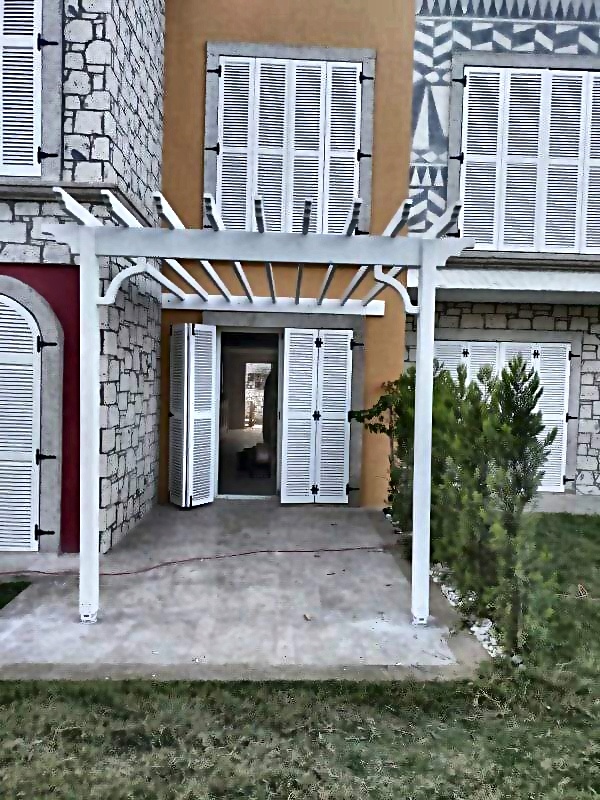 Exterior photo 5